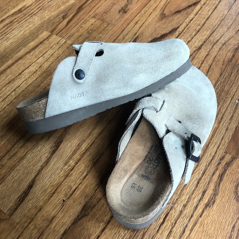 Camel color clogs